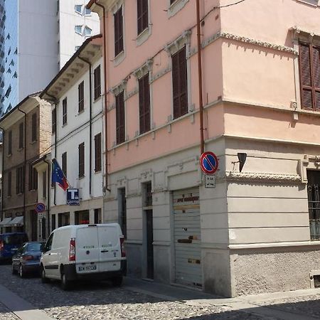 Hotel Astor Пьяченца Экстерьер фото